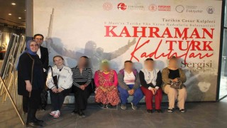 Kadın yükümlüler Kahraman Türk Kadınları Sergisini inceledi