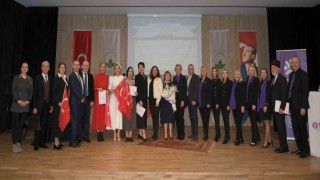 Kahraman hekimlerin hayatını meslektaşları teatral oyunla anlattı