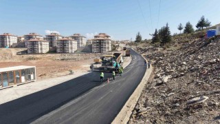 Kahramanmaraş Büyükşehir Belediyesi, Türkoğlunda yolları yeniliyor