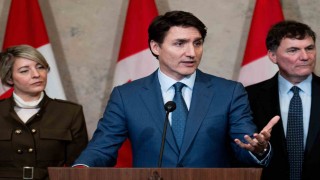 Kanada Başbakanı Trudeaudan Trumpa gümrük vergisi tepkisi: Çok aptalca bir şey