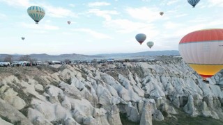 Kapadokyada yeryüzü de gökyüzü de doldu