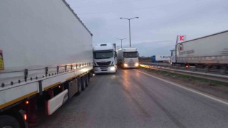 Kapıkulede tır sürücülerine gelen yanlış SMS 10 kilometre kuyruğa neden oldu