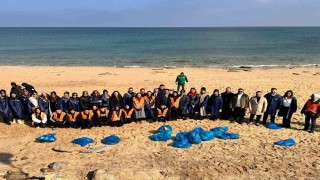Karaburun sahiline ‘Mavi Gelecek projesi dokundu, 107 kilogram atık toplandı