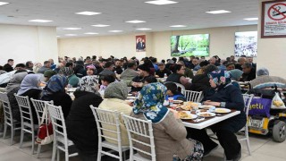 Karacabeyliler, aynı sofra etrafında buluştu