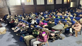 Karacasulu çocuklar, Büyükşehirin tiyatrosuyla eğlendi