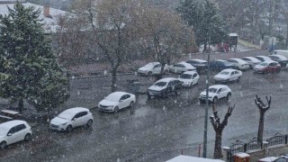 Karaman, yağan karla beyaza büründü
