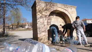 Karamanda doğal kaynak sularının aktığı çeşmelere ilgi arttı
