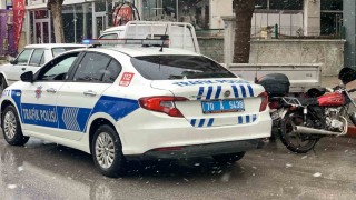Karamanda motosikletin çarptığı yaya yaralandı