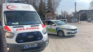 Karamanda motosikletle otomobil çarpıştı: 1 yaralı