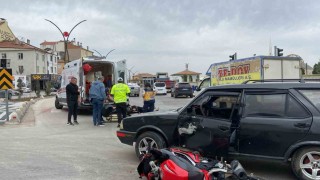Karamanda otomobille çarpışa motosikletin sürücüsü yaralandı