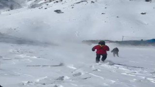 Kardan mahsur kalan adam helikopterle kurtarıldı
