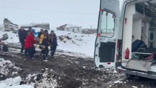Karsta ekipler boynu kırılan yaşlı kadın için seferber oldu