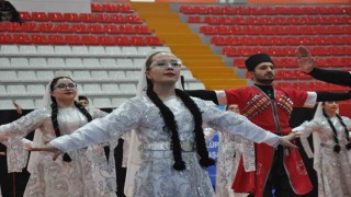 Karsta Kafkas rüzgarı: Kulüpler arası folklor yarışması yapıldı