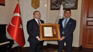 Karsta şehit ailelerine devlet övünç madalyası verildi