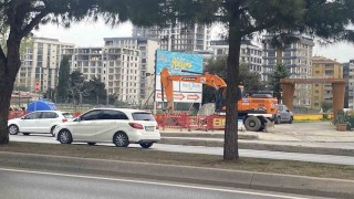 Kartalda denize dökülen atık su çevreye kötü koku yaydı