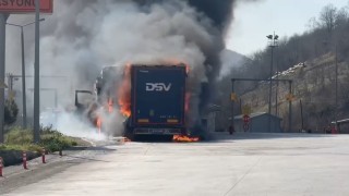 Karton yüklü tır, Karayolları Denetleme İstasyonunda alevlere teslim oldu