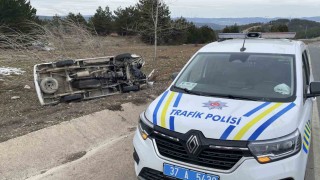 Kastamonuda devrilen minibüsteki 3 kişi yaralandı