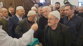 Kastamonuda Sakal-ı Şerifi görmek için vatandaşlar camiye akın etti