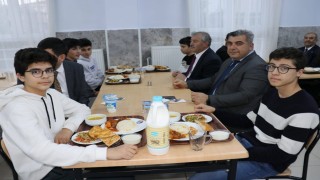Kaya öğrencilerle iftar yaptı