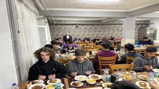 Kaymakam İlyas Memiş, Burhaniye Kuvâyi Milliye Fen Lisesi pansiyonunda iftar programına katıldı