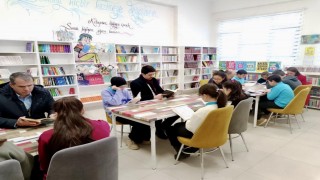 Kaymakam Kahraman öğrencilerle kitap okudu
