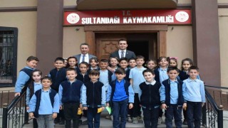 Kaymakam miniklere mesleğini anlattı