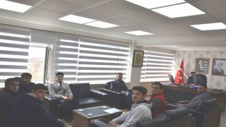 Kaymakam Seyman, bilek güreşi şampiyonlarına belgelerini verdi