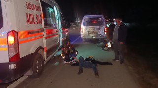 Kaza yapan araca yardım için durdu, arkadan motosiklet çarptı: 5 yaralı