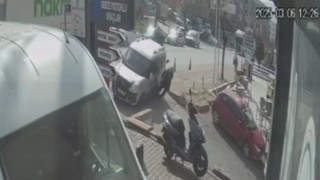 Kazada savrulan hafif ticari araç yayaya çarptı: 1 ölü