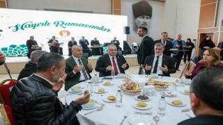 Keçiören Belediye Başkanı Özarslan ilk iftarı otobüs esnafı ile yaptı