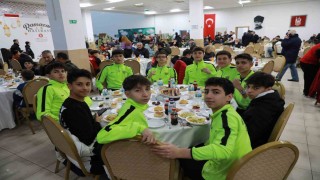 Keçiören Belediye Başkanı Özarslan, sporcularla iftarda buluştu