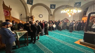 Kemaliyede Sakal-ı Şerifi görmek için vatandaşlar Dörtyolağzı Camiine akın etti