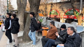 Kepçeyi binanın tepesinde gören, iftar saatini burada bekliyor