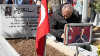 Kırıkkalede şehit mezarlarına karanfil bırakıldı, dualar edildi