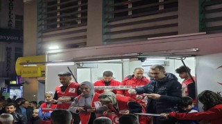 Kızılay Ağrı Şubesi, Kadir Gecesinde vatandaşlara lokma dağıttı