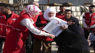 Kızılaydan İdlibde engelli kampında yaşayanlara yardım