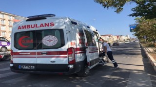 Kontrolden çıkan motosiklet devrilirken, sürücüsü yaralandı