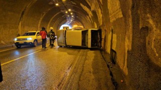 Kontrolden çıkan Tofaş tünelde devrildi; 1 yaralı