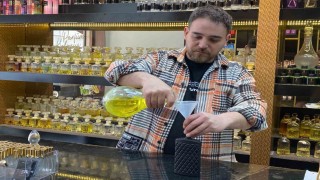 Konyada şeker ve kolonyalar bayram tezgahında
