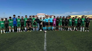 Konyada U15 Ligi maçında Dünya Kadınlar Günü kutlaması