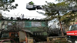 Köy evinde çıkan yangın korkuttu