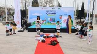 Köyceğizli miniklerden ‘Çılgın Çorap Defilesi