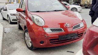 Küçükçekmecede araç markete daldı