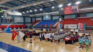 Küçükler basketbol grup müsabakaları başladı