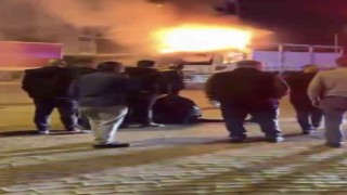 Kullandığı kamyonu bir anda ateşe verdi, kimse olan biteni anlamadı