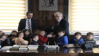 Kumbaralarındaki harçlıklarını Filistine bağışladılar