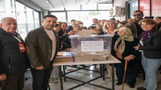 Kuşadalılar ön seçim için sandığa gitti