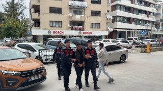 Kuşadasında JASAT ekipleri 18 yıl 6 ay kesinleşmiş hapis cezası bulunan şüpheliyi yakaladı