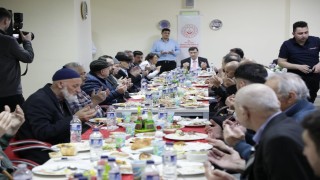 Kütahya protokolü huzurevi sakinleriyle iftarda buluştu