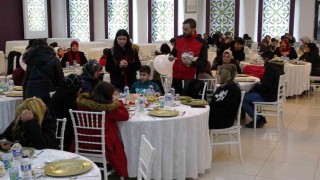 Kütahya Vakıflar Bölge Müdürlüğünden yetim çocuklara bayramlık desteği